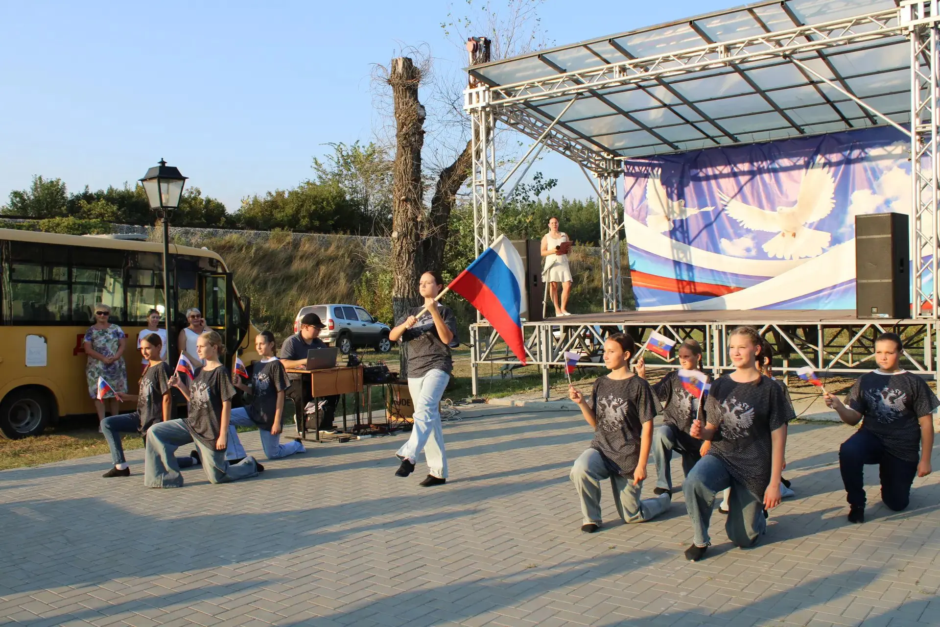 🇷🇺В Парке Победы Лысых Гор отметили День Государственного флага