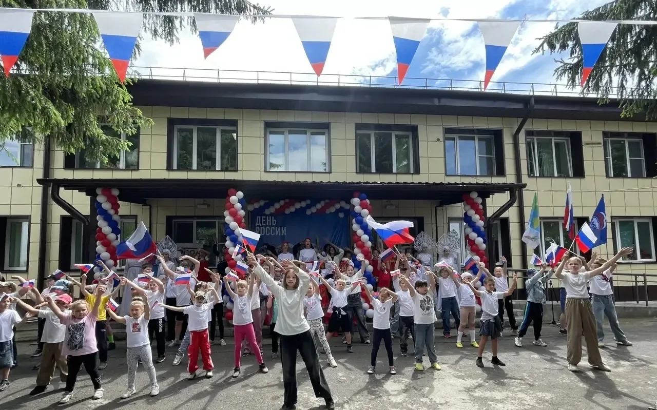🎉🇷🇺 Сегодня наша школа приняла участие в масштабном мероприятии-празднике России на ...