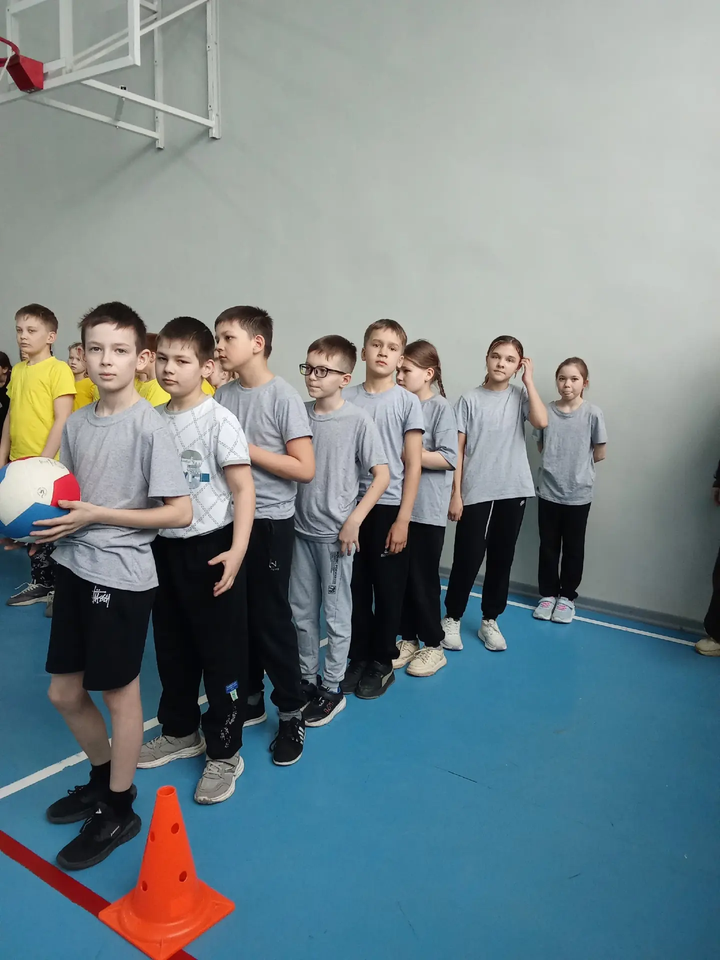«Веселые старты» в 4-х классах! Сегодня наша школа превратилась в настоящую арену спортивных баталий