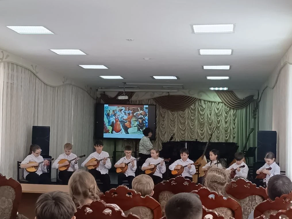 Первое знакомство с искусством: первоклассники в гостях у Детской школы искусств       В четверг уча