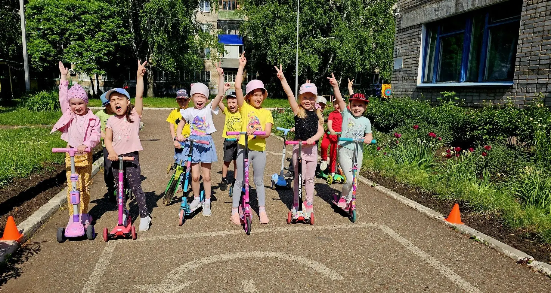 Сегодня в нашем детском саду прошёл яркий  летний спортивный  праздник