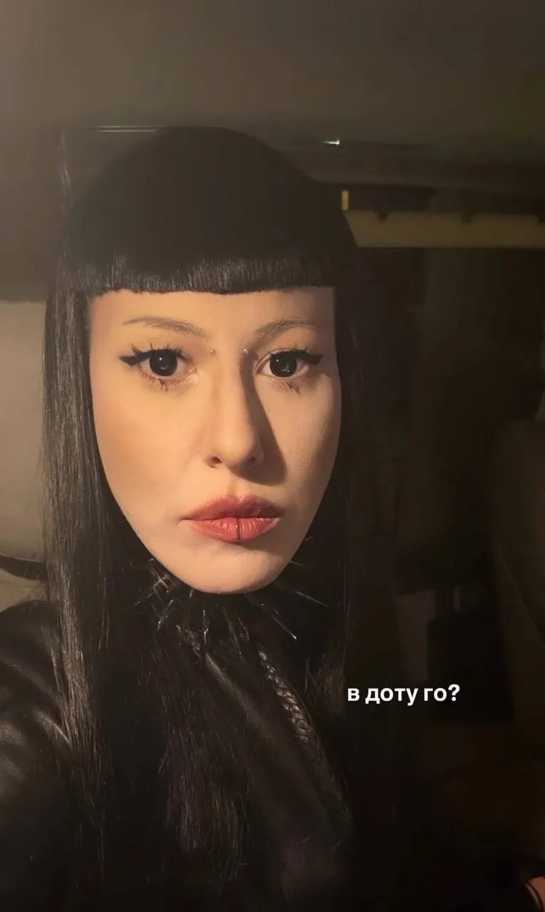🕷 Ксения Собчак появилась на публике в образе альтушки!