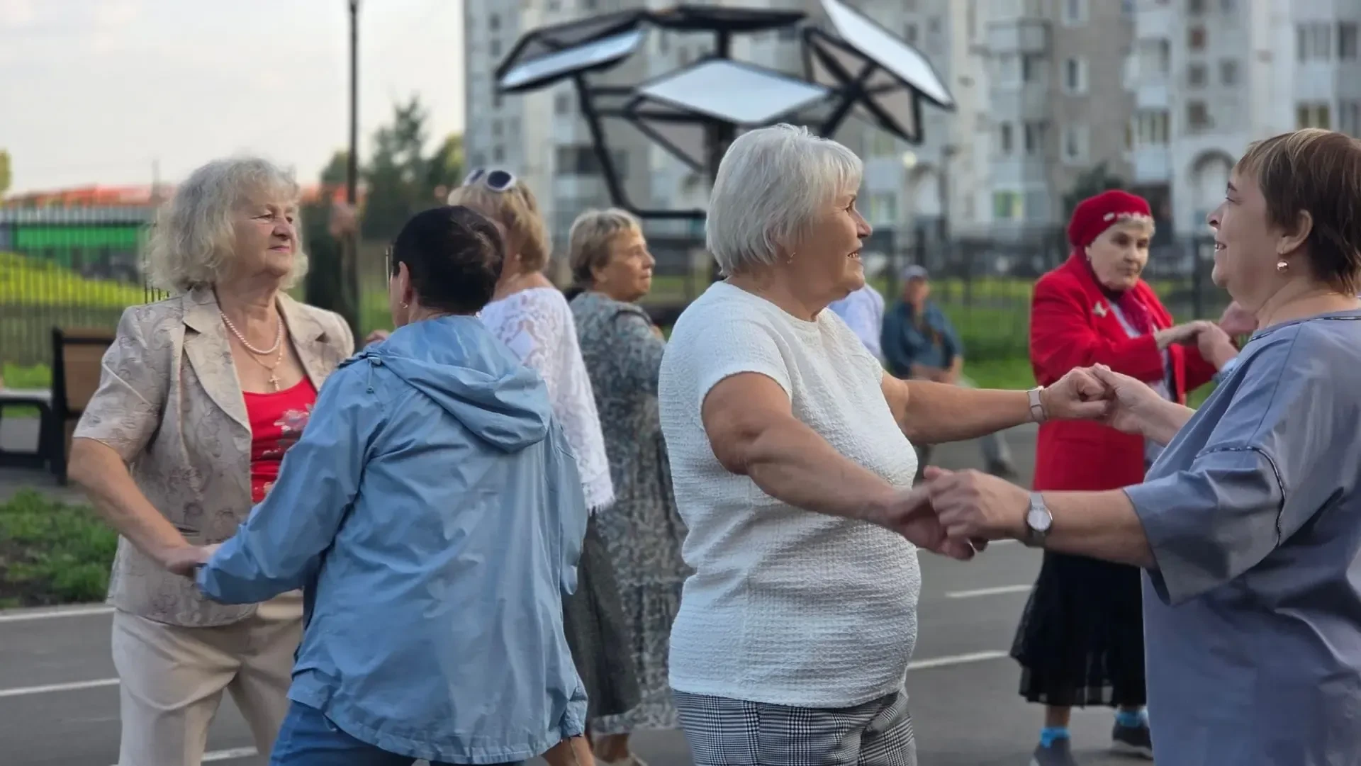 Финальный аккорд августа на веранде «У Баяновки»! 💃✨