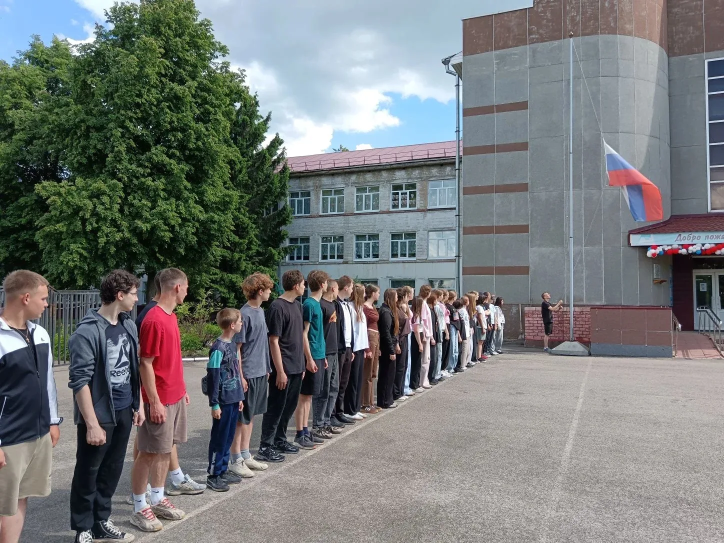 Пятый день пришкольного лагеря труда и отдыха «Юность» встретил детей  солнечной погодо...