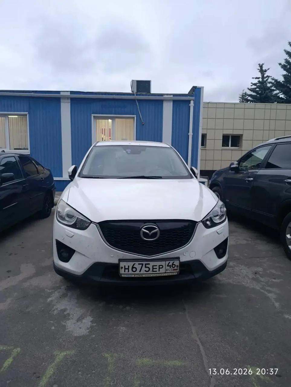 Уважаемый владелец данного авто у вас открыто заднее правое окно.