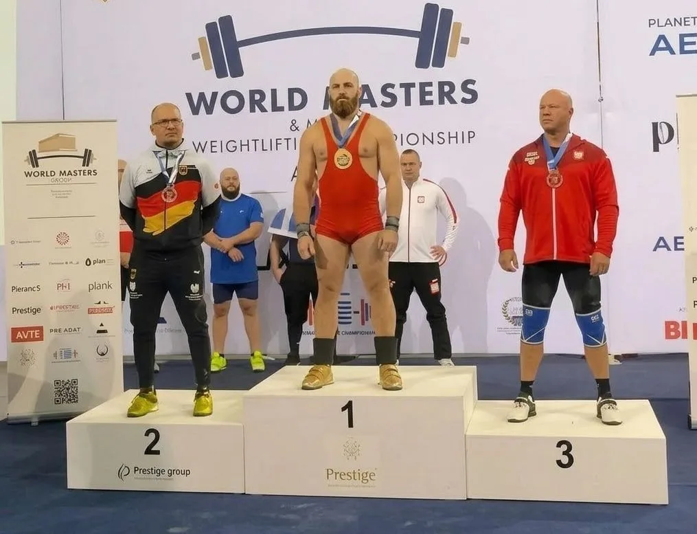 🏋️ Донской богатырь взял золото на чемпионате мира по тяжелой атлетике