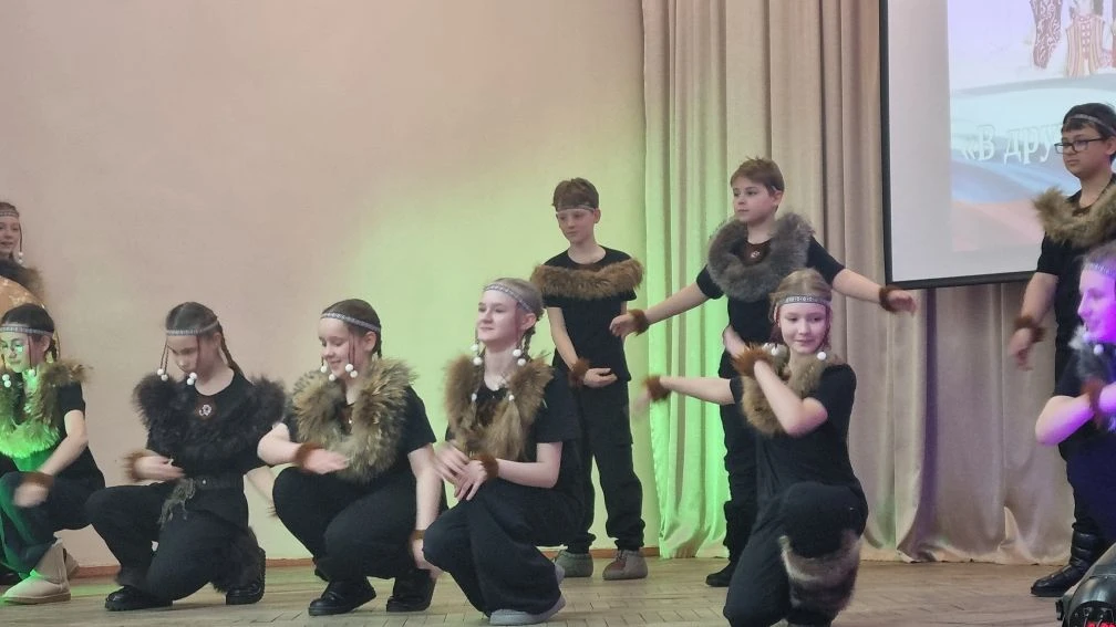 🇷🇺  Школьный фестиваль «В дружбе народов — единство России»       В Год единства народов России в шк