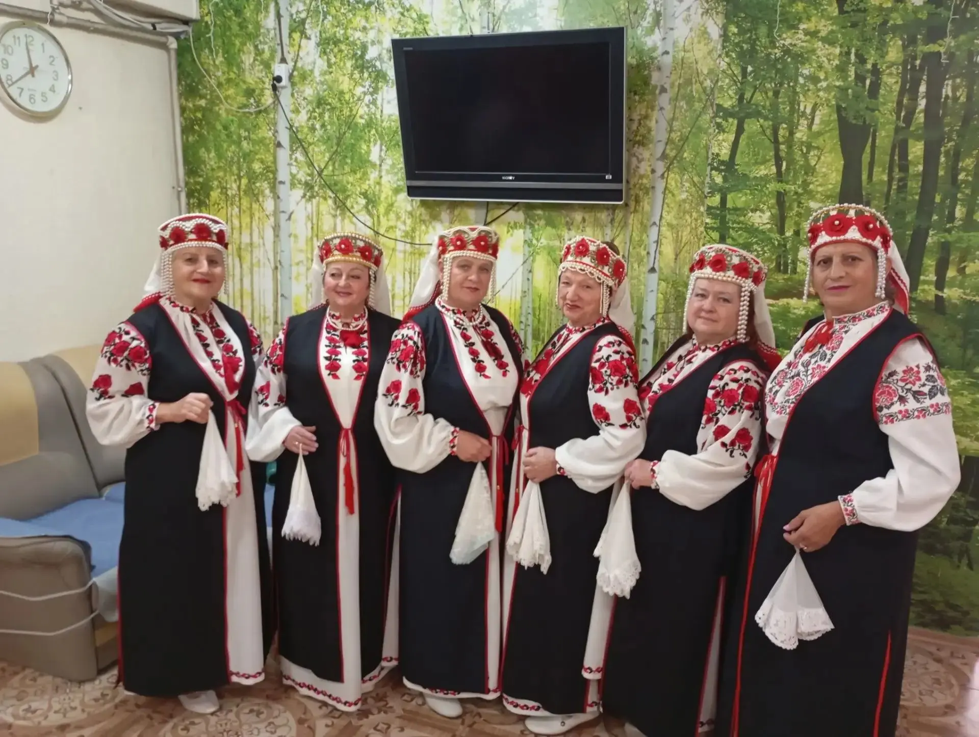 🎤Музыка, согревающая душу: «СТОЖАРЫ» поздравили пожилых людей с праздником!