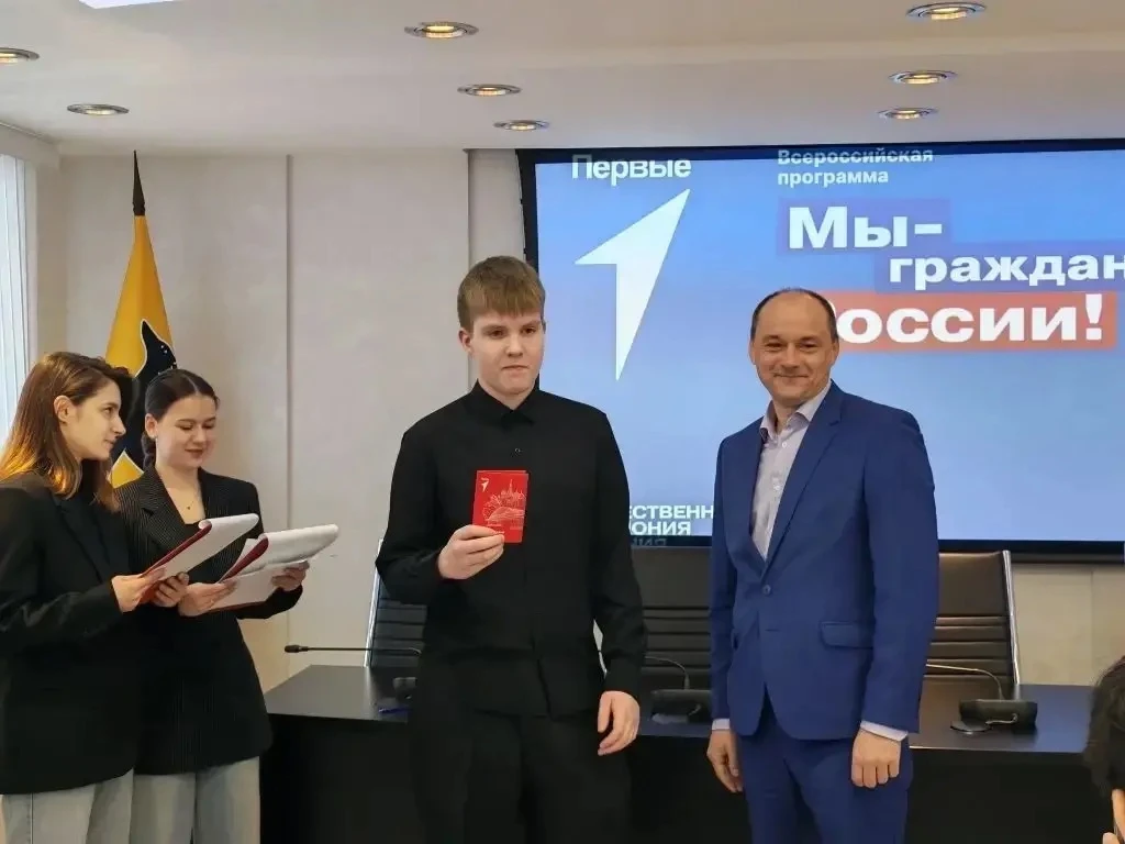 Сегодня учащиеся нашей школы, приняли участие в проекте «Я гражданин России», в торжественной обстан
