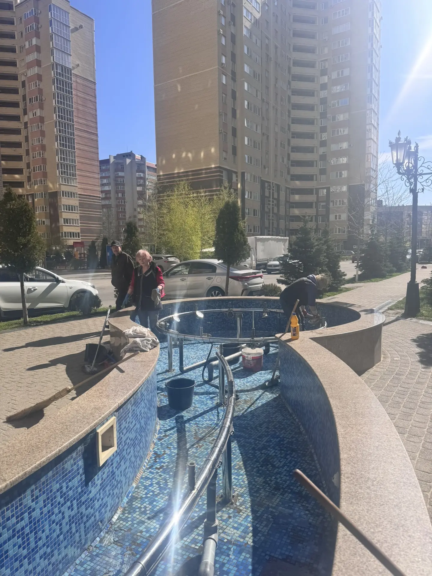 Уважаемые жители! 🌼  Мы активно готовимся к открытию сезона фонтана⛲️в ЖК Солнечный круг. 🛠️В этом г