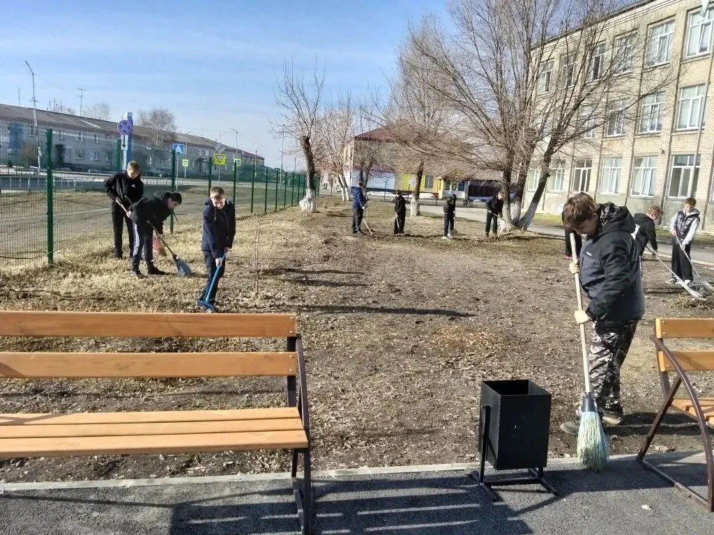 Сегодня в Глядянской школе кипела работа! 🍂🧹