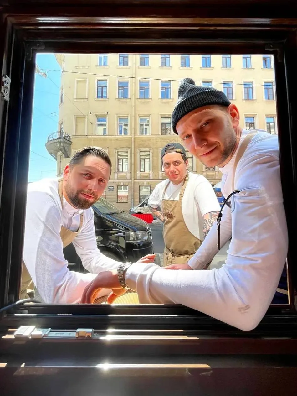 Шефы тоже гастролируют

Ресторанная кухня вышла погулять и этим летом на Рубинштейна запускают гастр