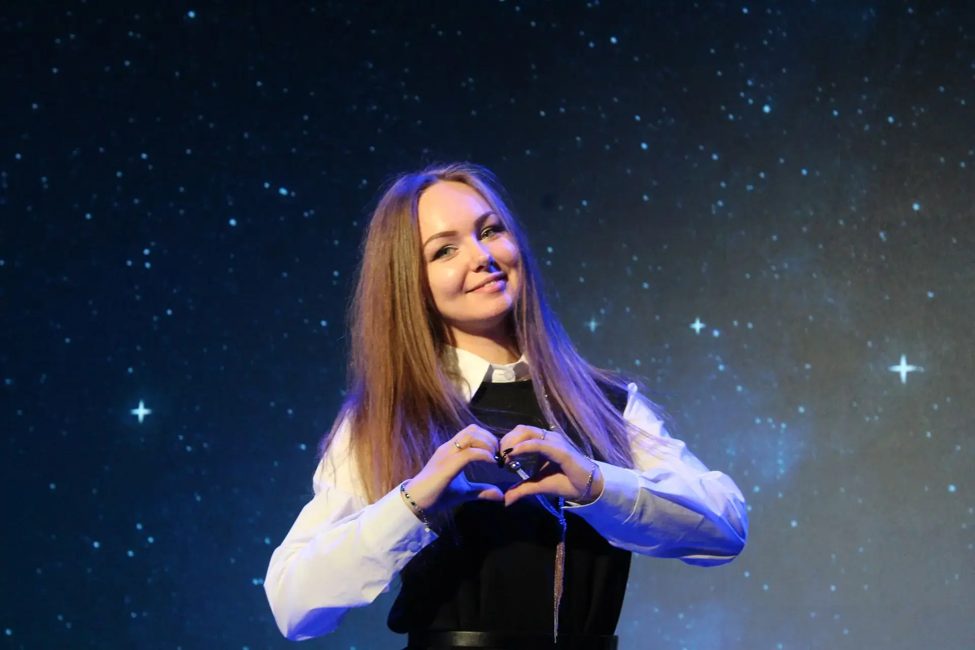 🎶 «Каденция» объединила народы России на сцене  В нашей школе с большим успехом прошел отчетный конц