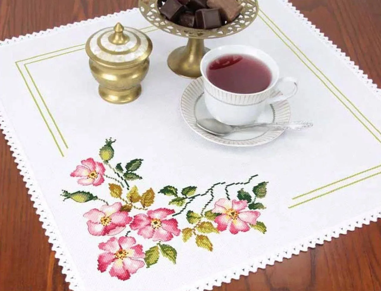 🦋🌶 Вышивка крестом: салфетка с цветами шиповника