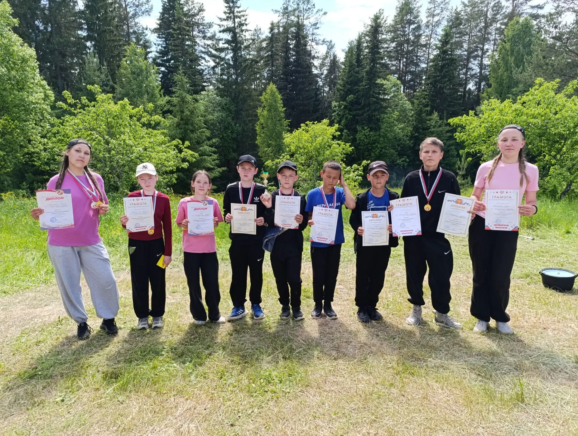 🧭🏕️Поздравляем наших юных туристов с наставником Авиповым Ю. С.! На каждом этапе призеры и победит