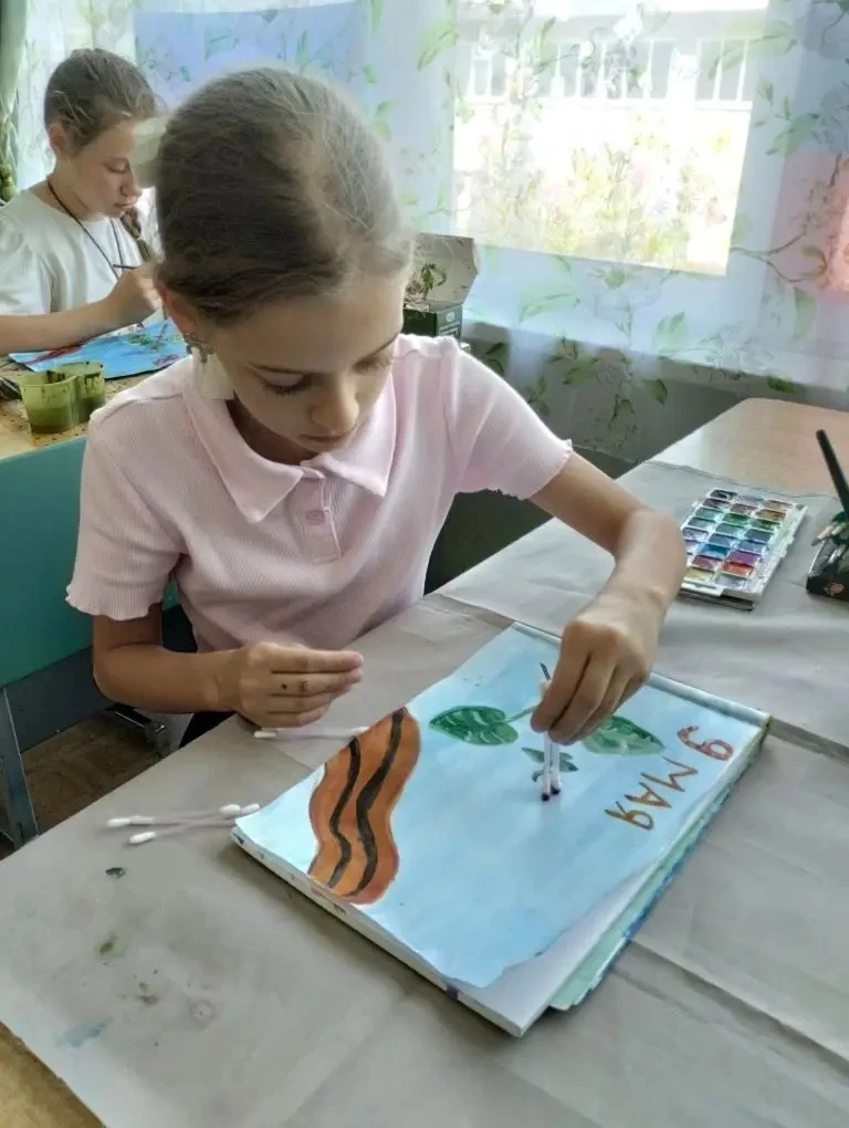 Сегодня на уроке изобразительного искусства 3 Арт класс (кл. рук - тель Кузьменкова Е.В.) завершил с