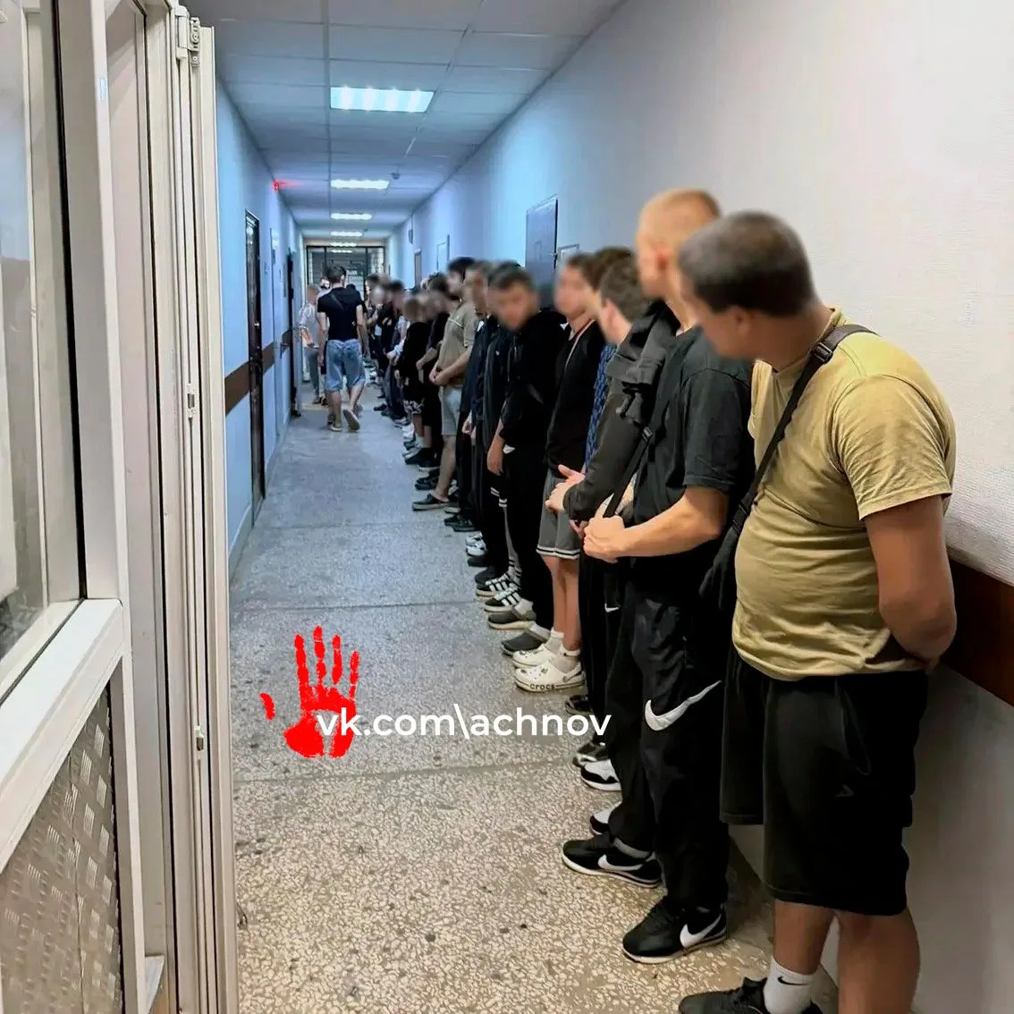 ‼️ В результате рейда на ЧМЗ полицейские задержали 69 человек, в том числе 48 подростков

Стражи пор