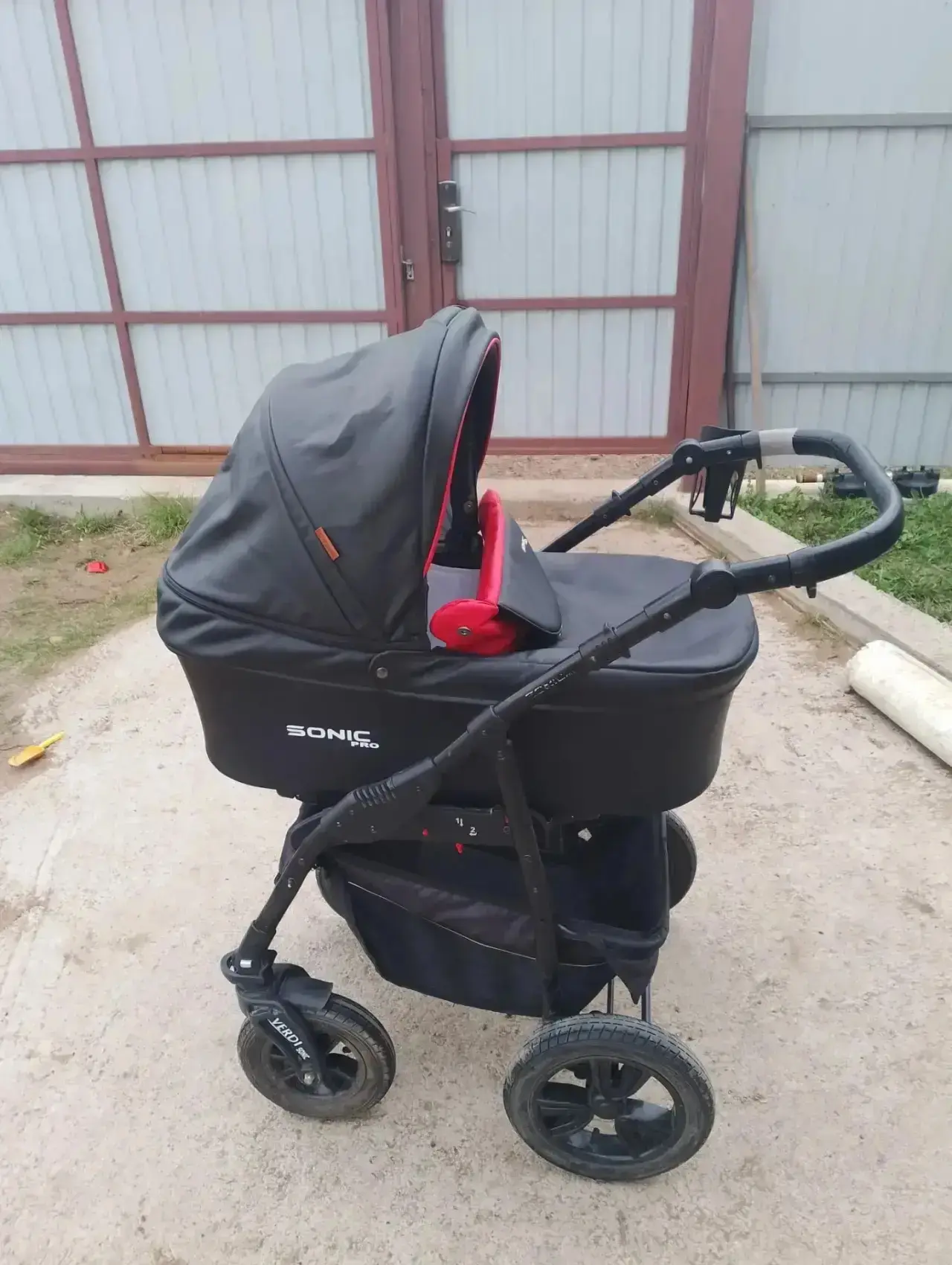 Продам коляску 3 в 1 (sonic pro) черного цвета, в идеальном состоянии. В наличие имеется дождевик, п