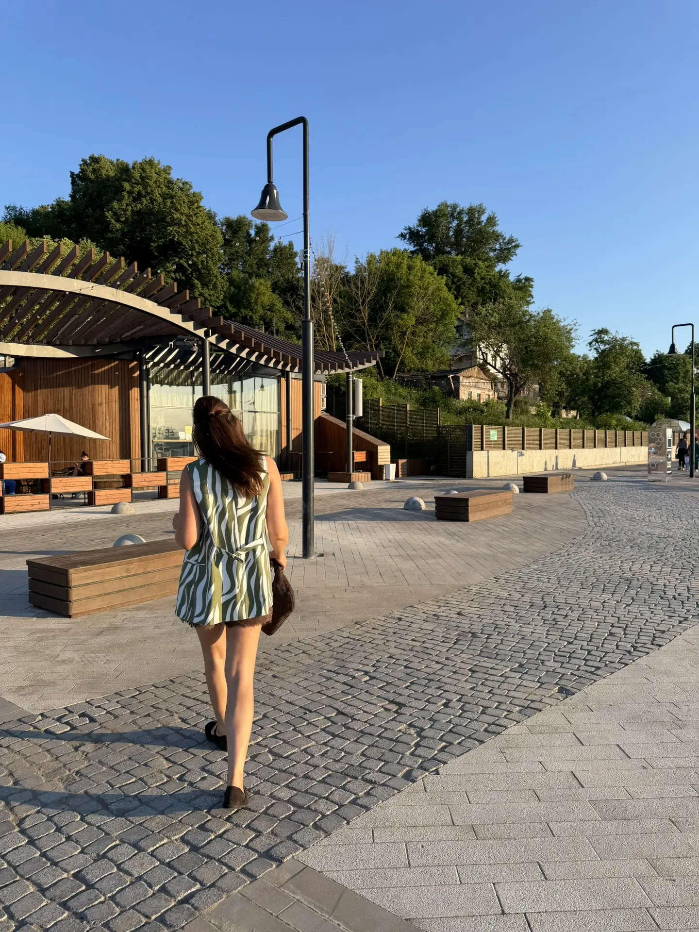 Как оставаться стильной в жару?☀️🌱🤍

Берем самый популярный комплект из гардероба в летний период 
