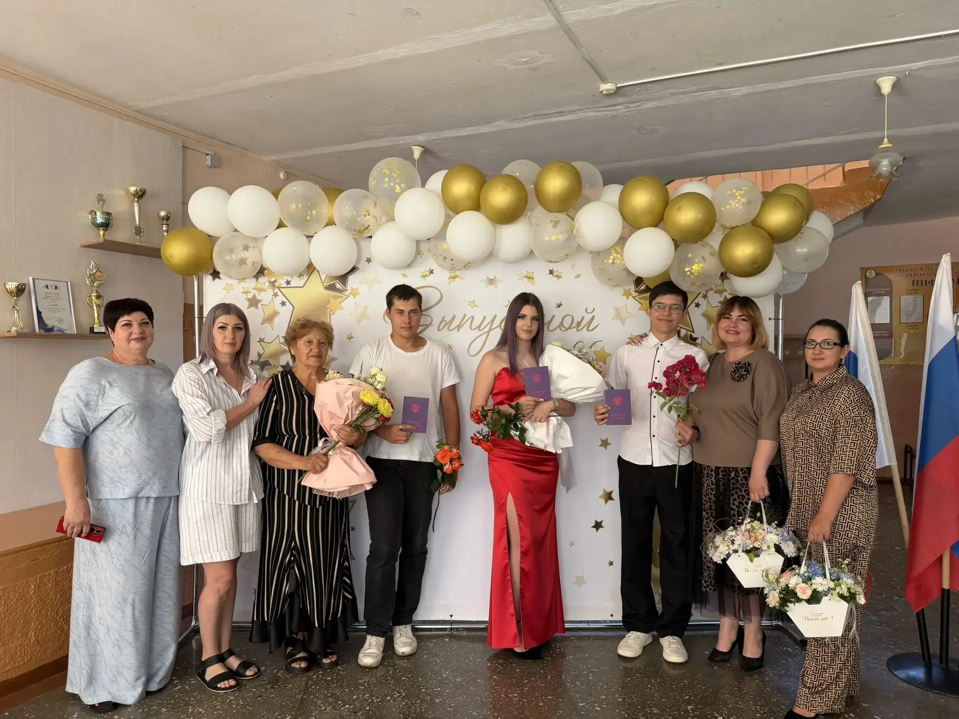 🎉 Торжественное вручение 
аттестатов выпускникам 9‑го класса! 🎉

1 июля особенный день — наши 
дев