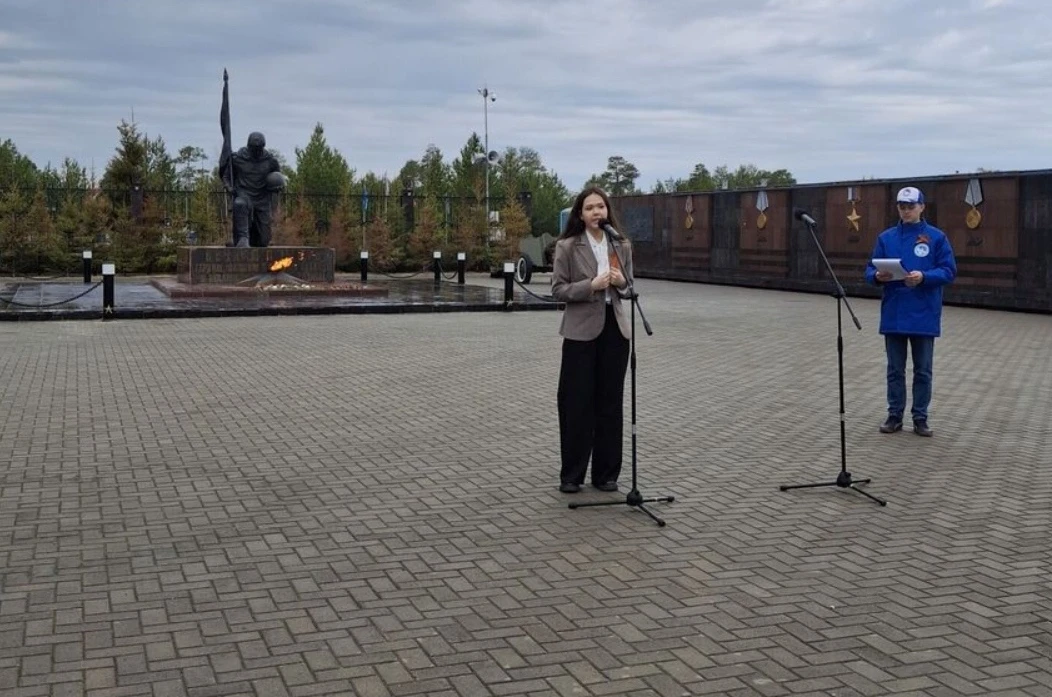 «Читающий автобус» проехал по улицам Когалыма  Перед Днем Победы по городу проехали автобусы, в кото