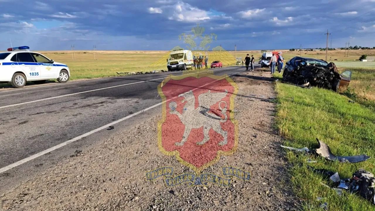 ⚡️Два человека погибли в ДТП с микроавтобусом и BMW в Крыму, — МВД.

Авария произошла возле села Отк