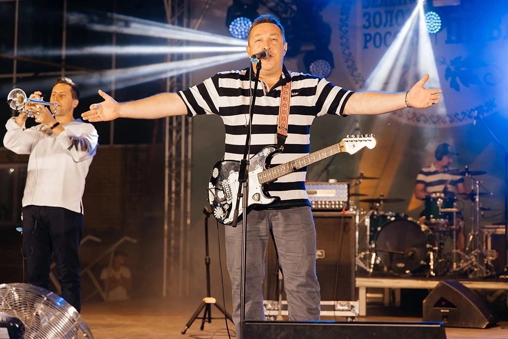 🎶 Музыка будет править зелено‑золотым балом: каких гостей ждать в этом году? 🌊🍻

Представьте: бер