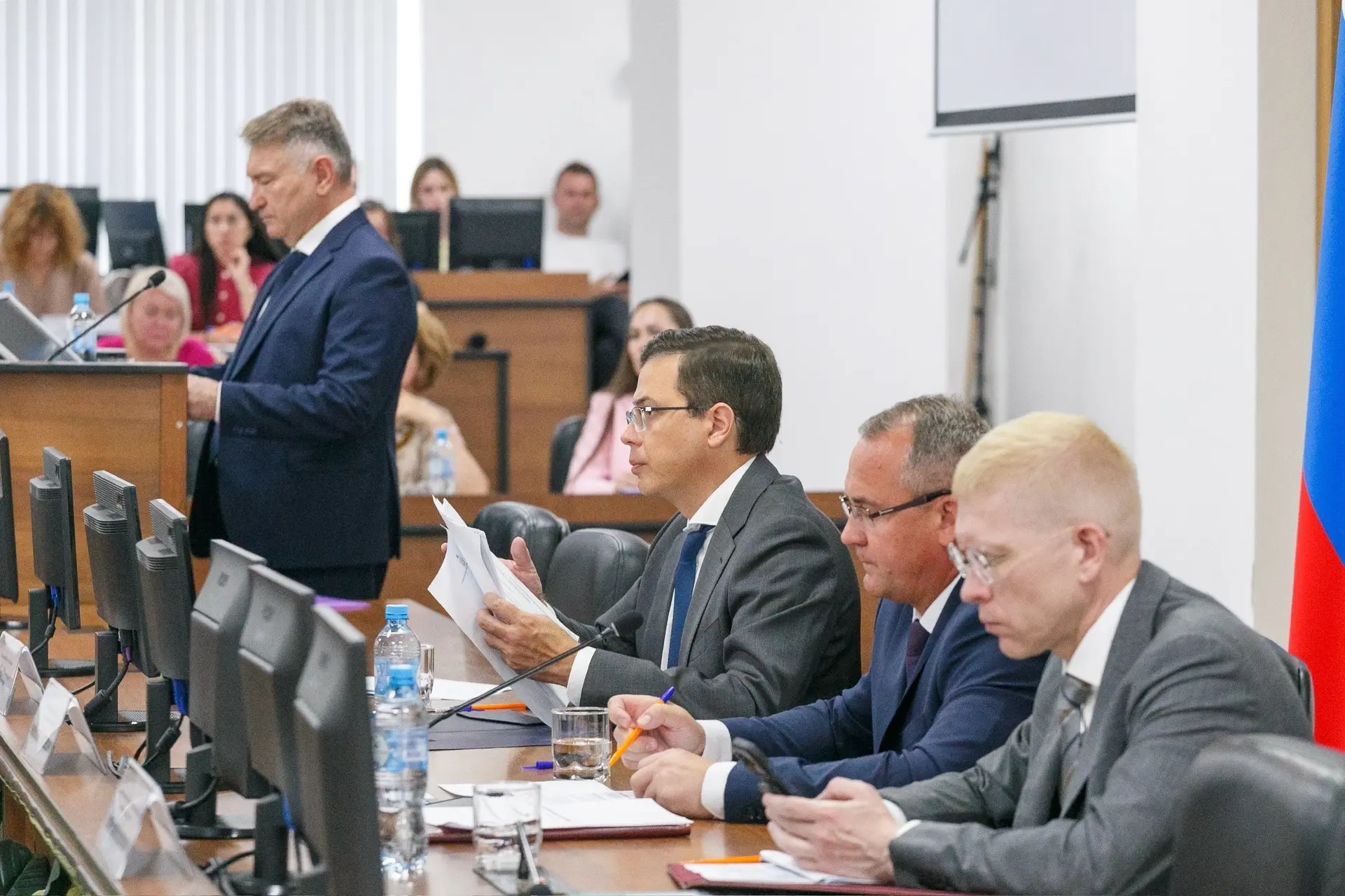 На очередном заседании Думы рассмотрели уже традиционное внесение изменений в бюджет Ни...