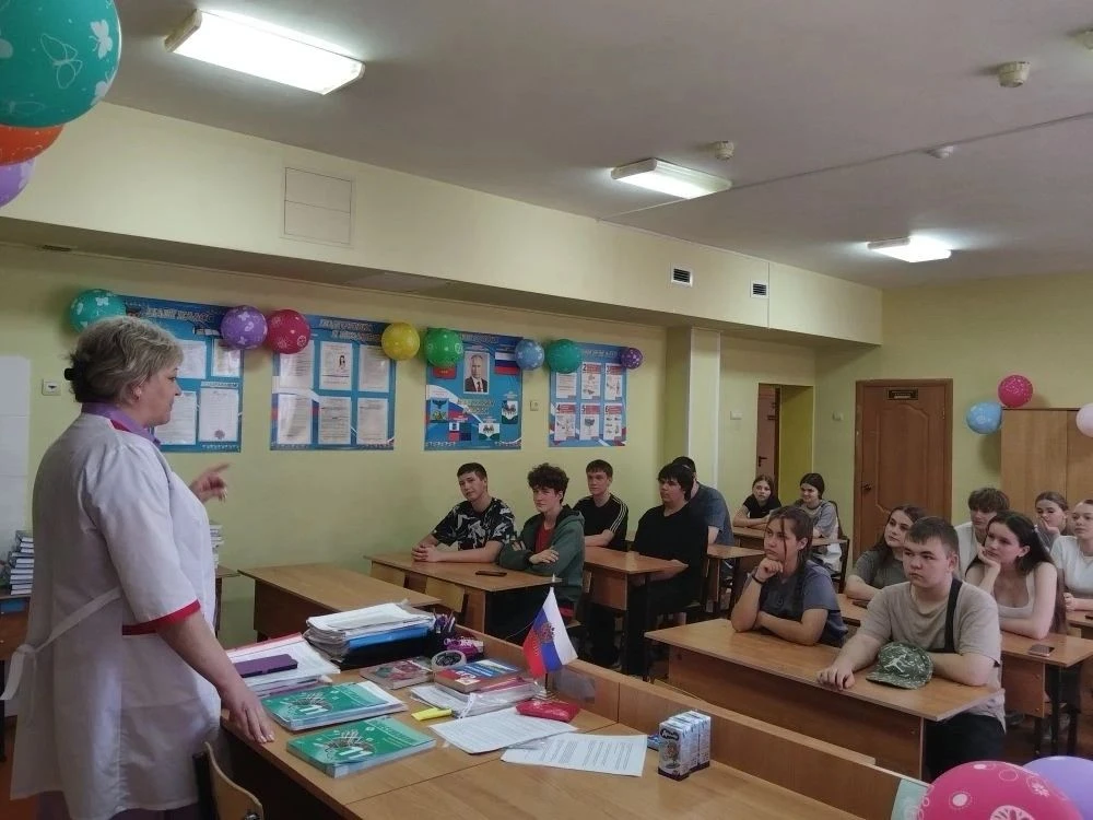 Ребята из 11 отряда встретились с медсестрой Сыромятниковой О.А. Она рассказала детям об ответственн
