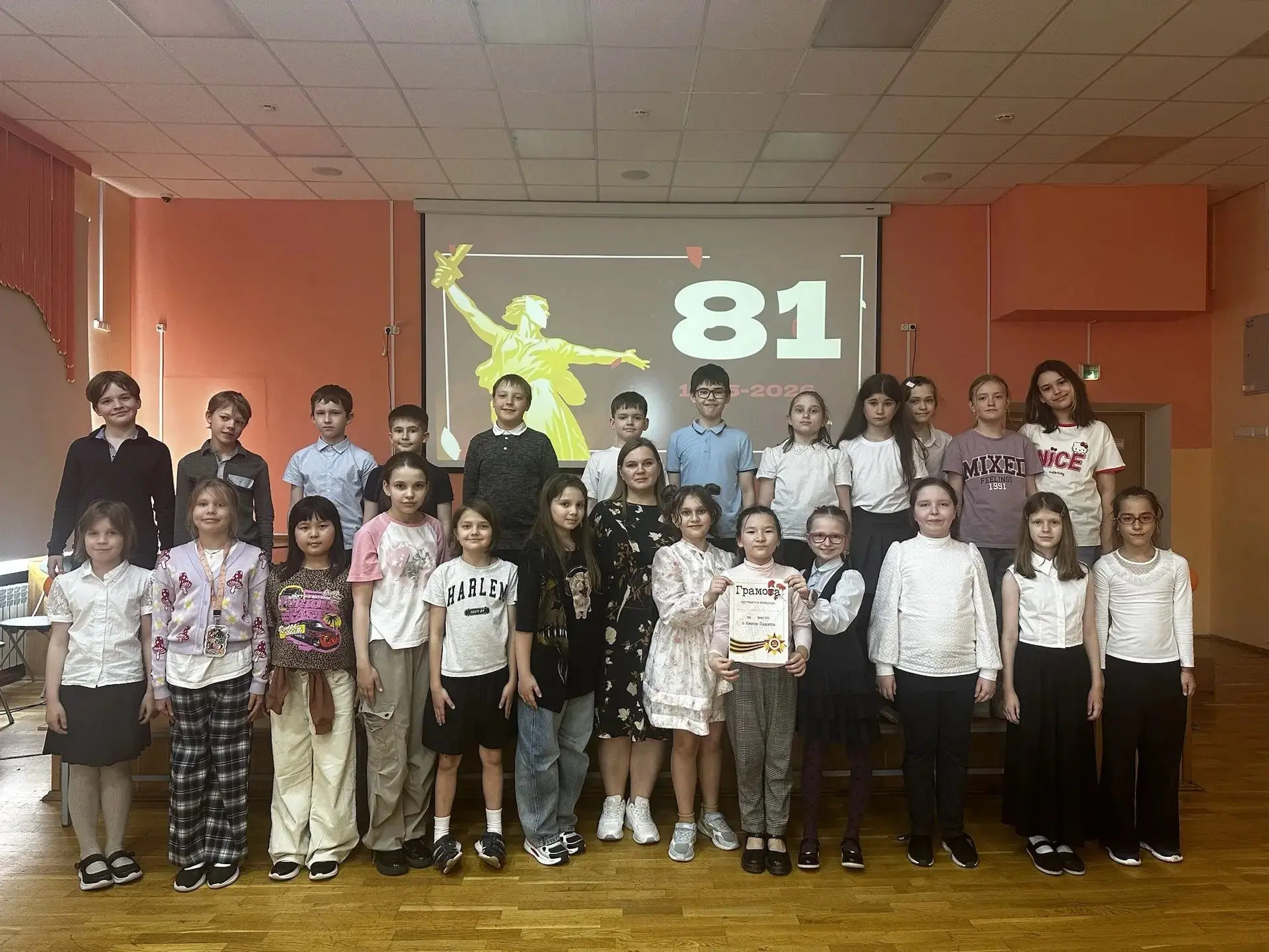 🤗 Маленькие знатоки большой истории  ⭐️ В преддверии Дня Победы ученики 3-А, 3-Б, 3-Г, 4-А и 4-Б кла