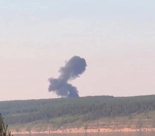 ⚡️Командир корабля Ту-22М3 вышел на связь. Экипаж выжил после крушения в Иркутской области.

Пилоты 