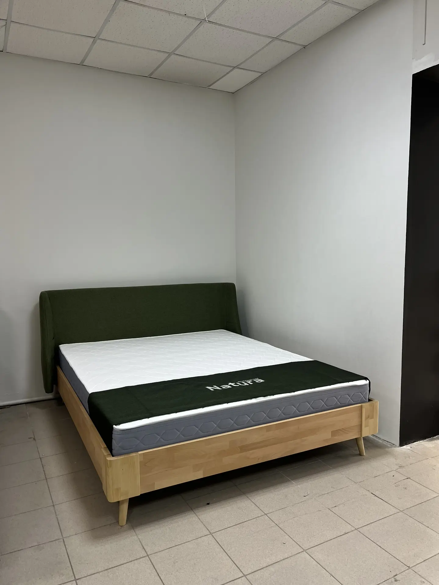 Комплект для влюбленных
Кровать + матрас 

Габариты: 160*200 см

Матрас: 
- независимый пружинный бл