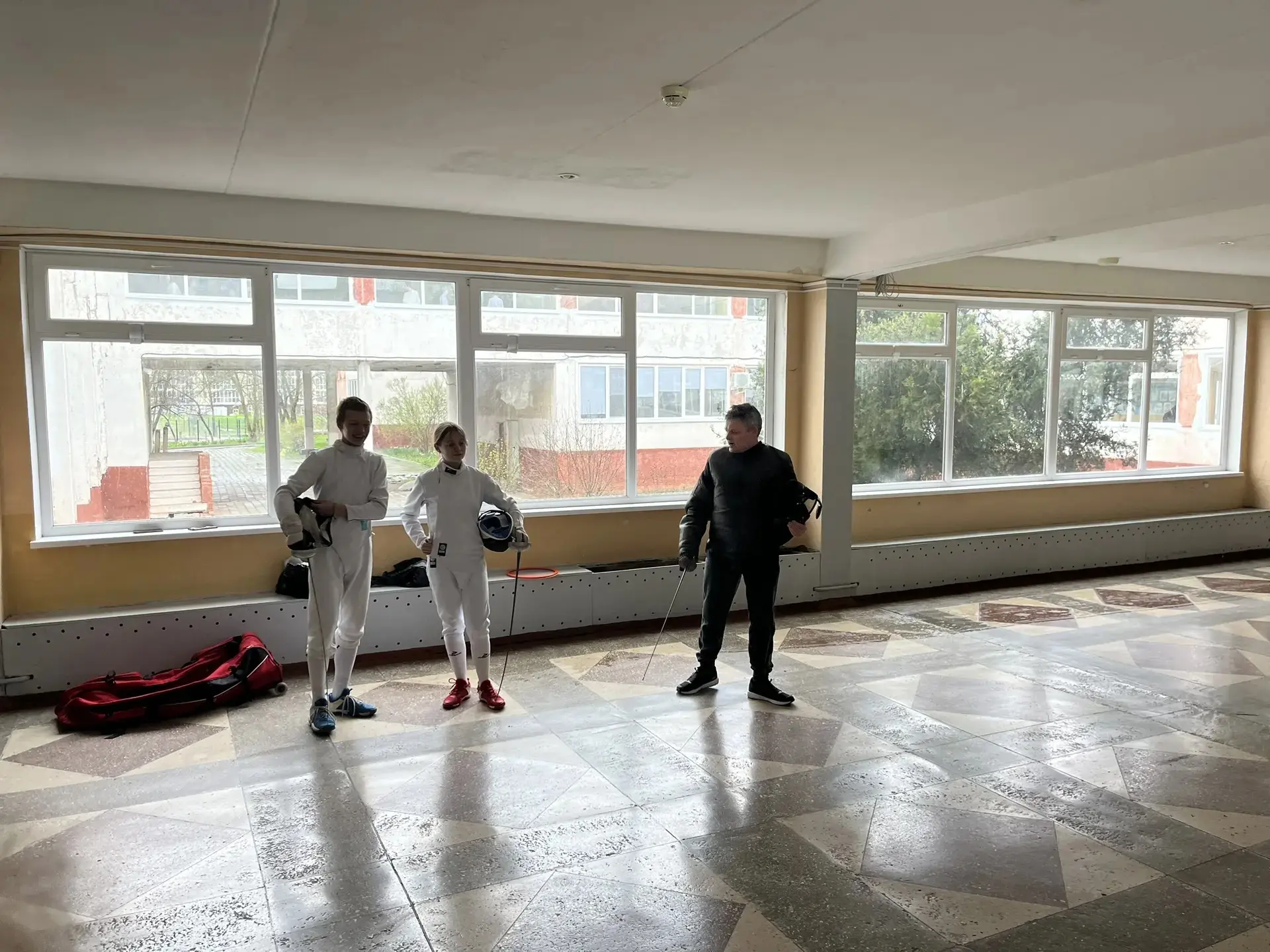 🤺 Школьники приобщились к миру элегантности и стратегии на мастер-классе по фехтованию!  Мероприятие