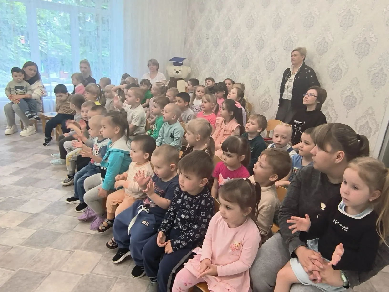 В гостях у дошколят театрализованное представление "Путешествие в сказку". Спасибо боль...