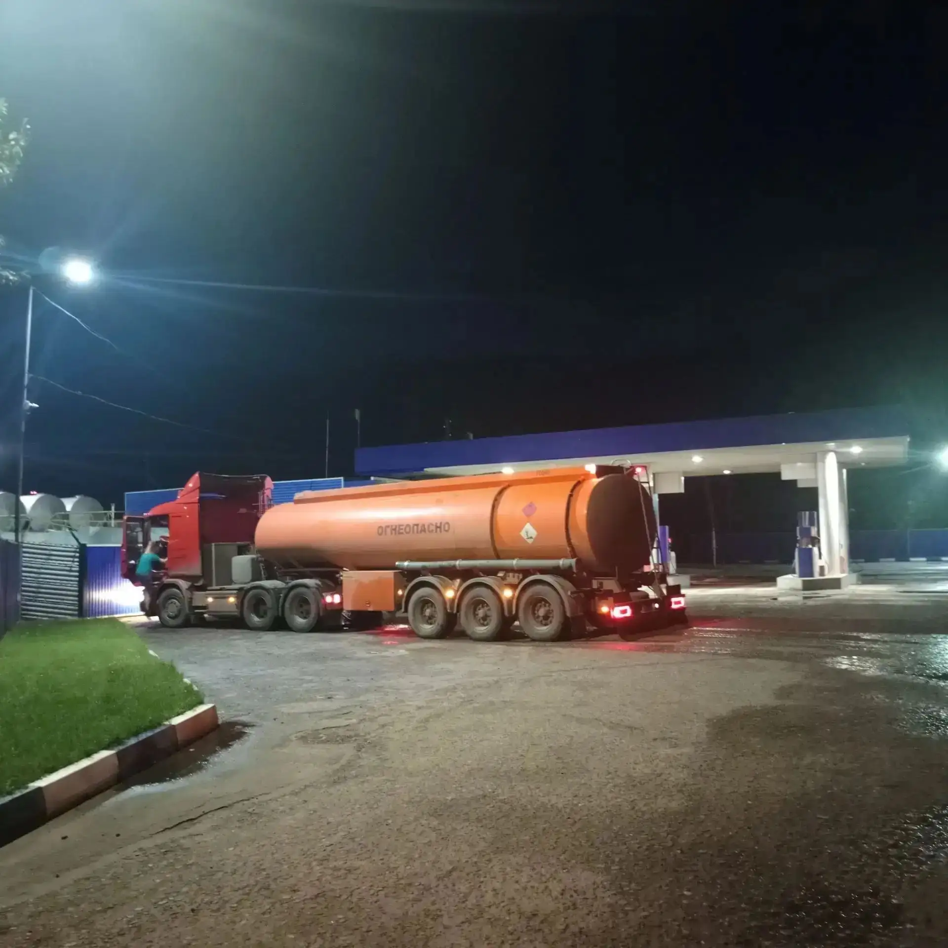 👆 Также отметим, что топливо продолжает поступать в округ

🚗 Автолюбители могут заправляться в теч