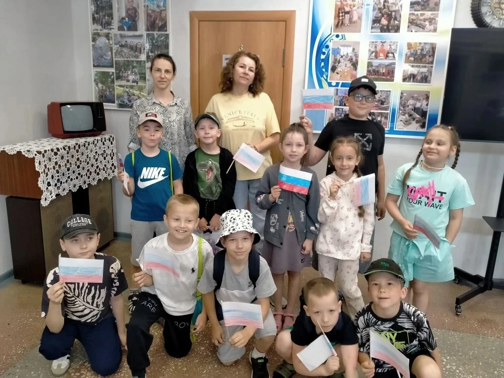 🇷🇺 День России: любовь к России через творчество! 🇷🇺

Учащиеся станции юных техников Центра допо