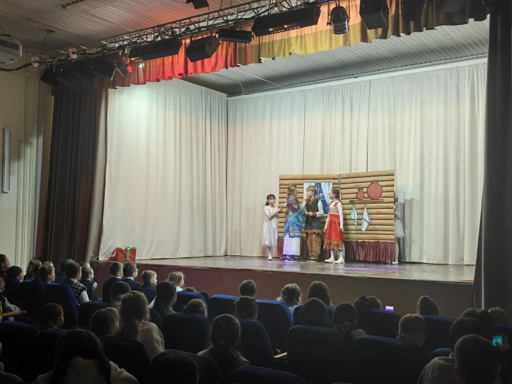 ВСЕМИРНЫЙ ДЕНЬ ТЕАТРА: «МУРАВЕЙНИК» ЗАВЕРШИЛ СЕЗОН ЯРКОЙ ПРЕМЬЕРОЙ В преддверии Всемирного дня театр