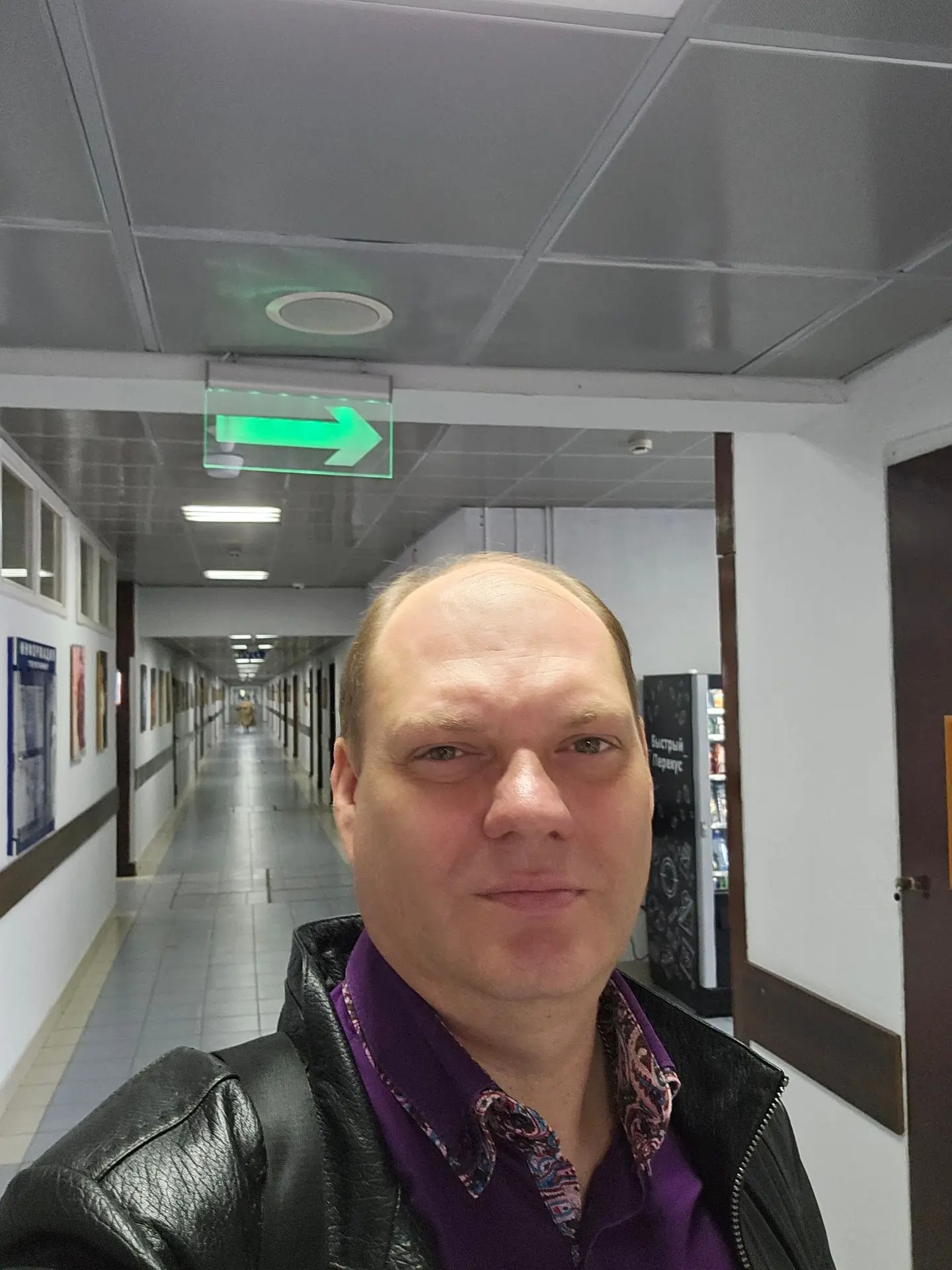 Пустые корридоры Останкино, а ведь гриппа ещё нет. Зато уютная атмосфера на ТВЦ.  Завтр...