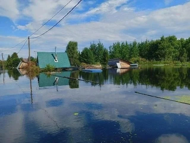 Тюменец показал жуткие кадры затопленных участков в СНТ