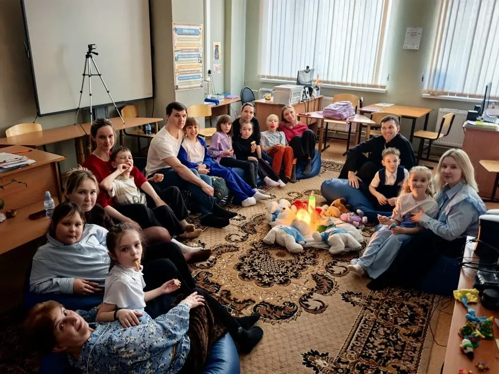 Сегодня прошло пятое занятие в школе для родителей с участием детей. Мы встречаемся каждый вторник, 
