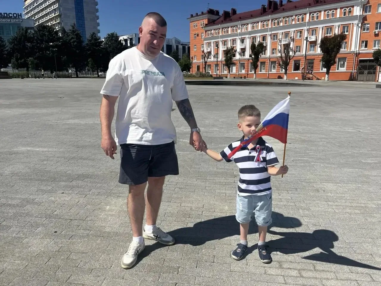 🇷🇺 Триколор единства: празднуем День Государственного флага!