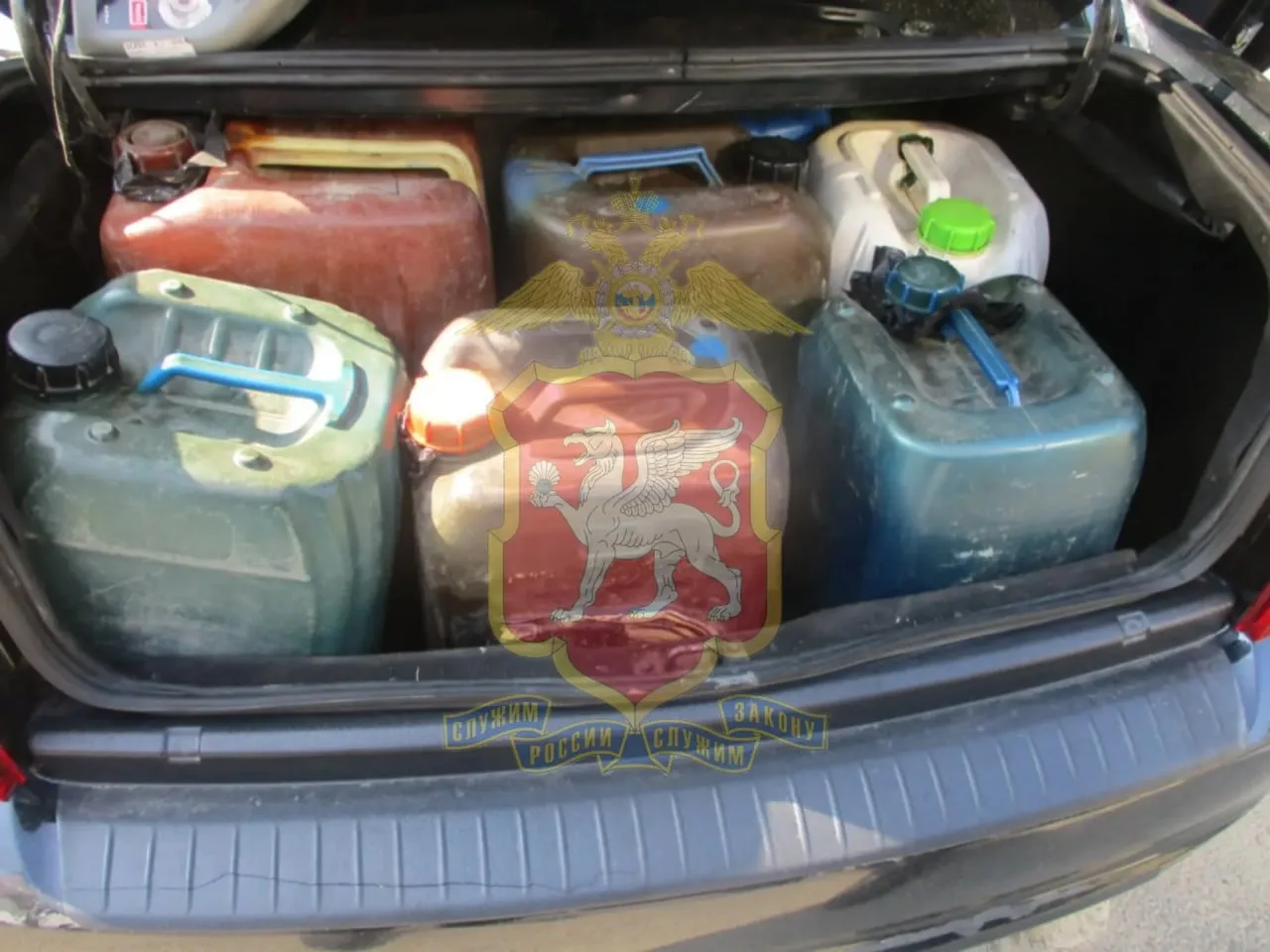 🚘У крымчанина украли полтонны бензина