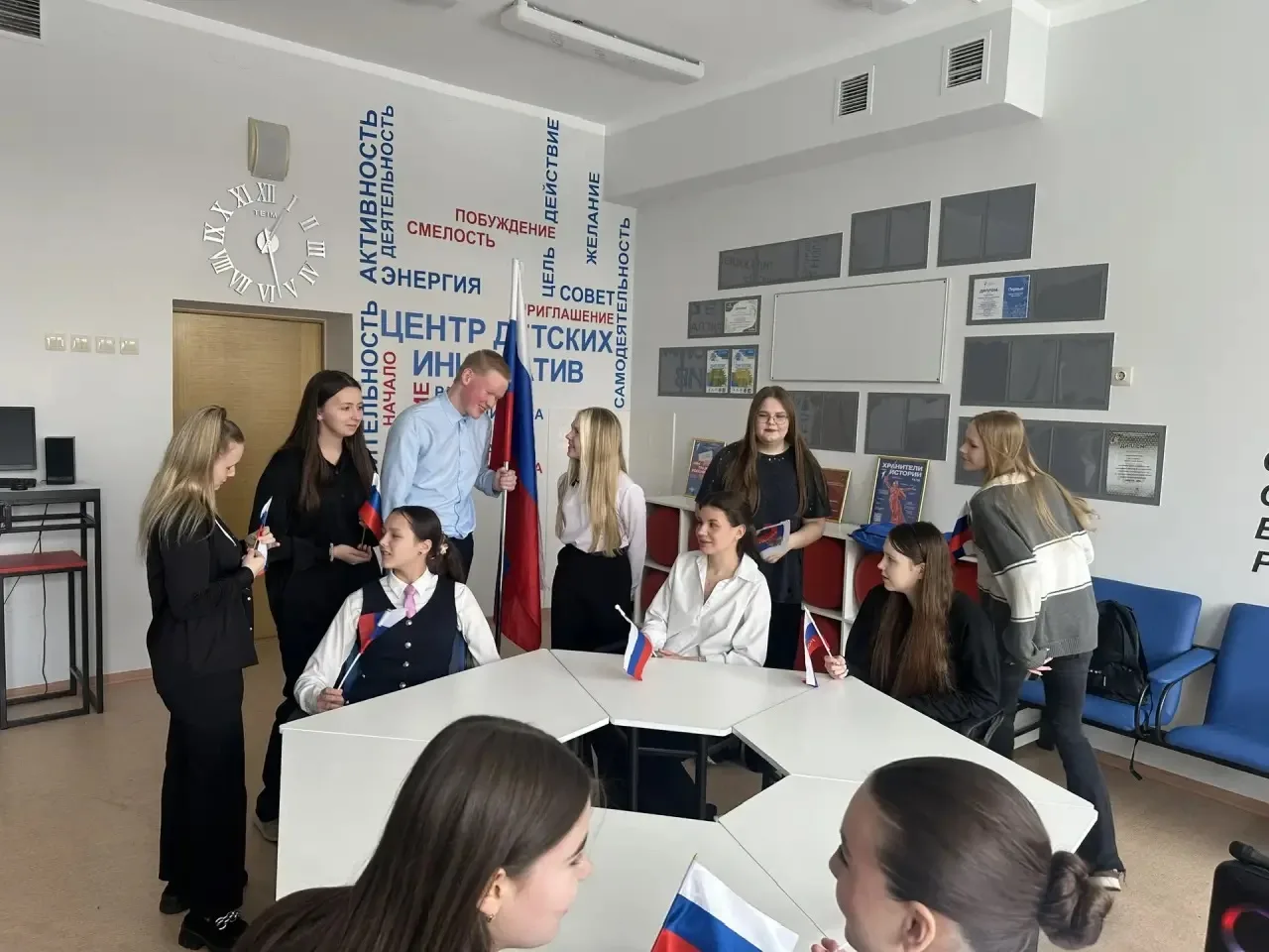 Собрание актива школы  На недавнем собрании актива нашей школы была поднята важная тема «Крымская ве