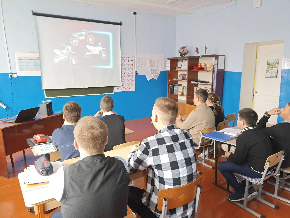 В школе состоялся инструктаж, беседа по безопасности дорожного движения для несовершенн...