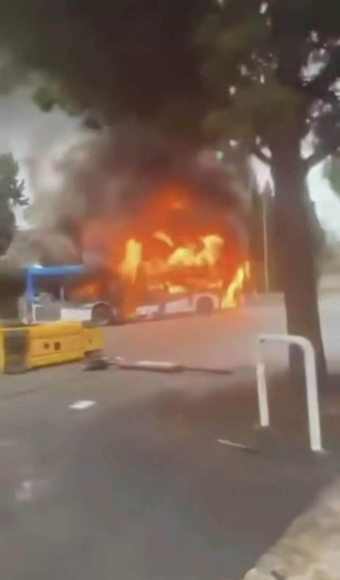 Во Франции школьники устроили погром, силовики уже задержали более 600 человек, а десят...