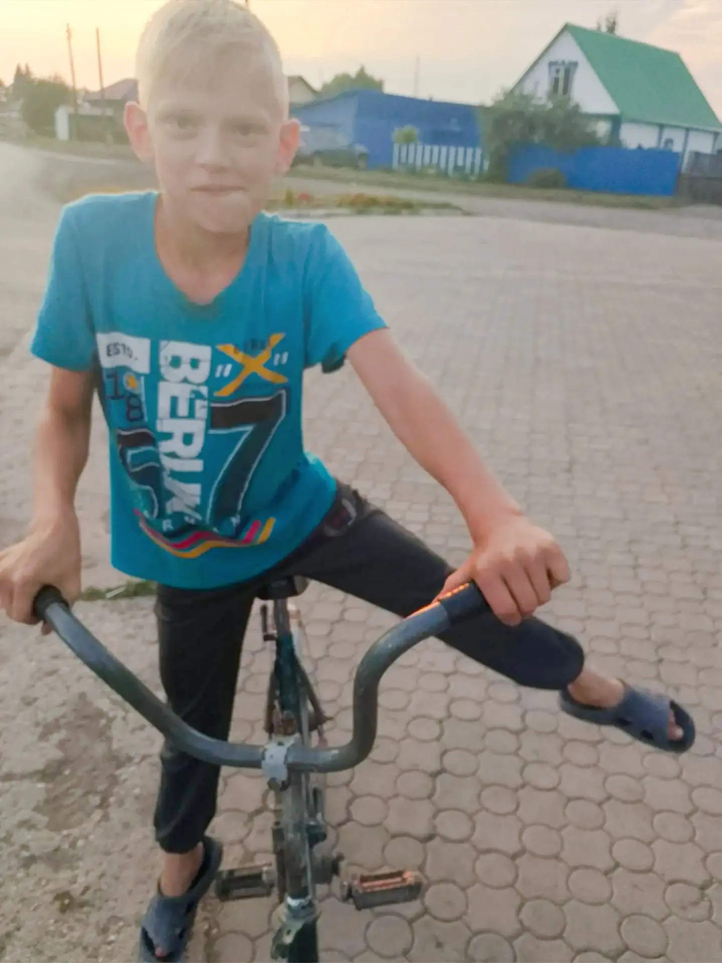 🚴‍♂️ Лето — время велосипедов! 🚴‍♀️

Все ребята обожают кататься — ветер в волосах, скорость, своб