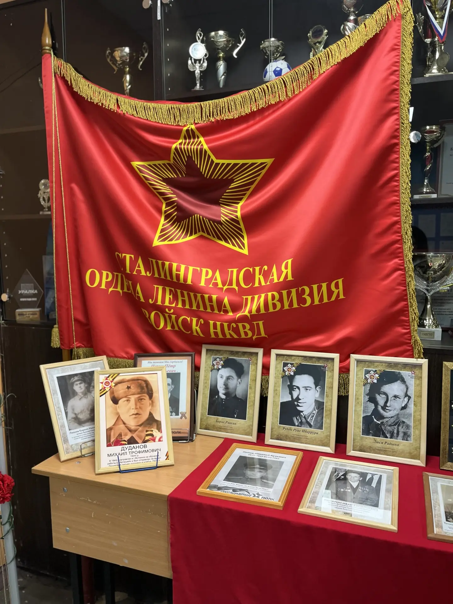 Дорогие учителя, родители и наши замечательные ученики!  Сердечно поздравляем всех с великим праздни