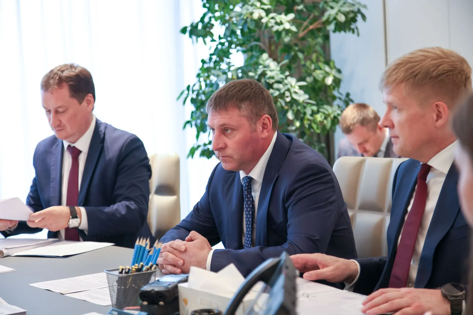 Также провёл рабочую встречу с министром экономического развития Максимом Геннадьевичем Решетниковым