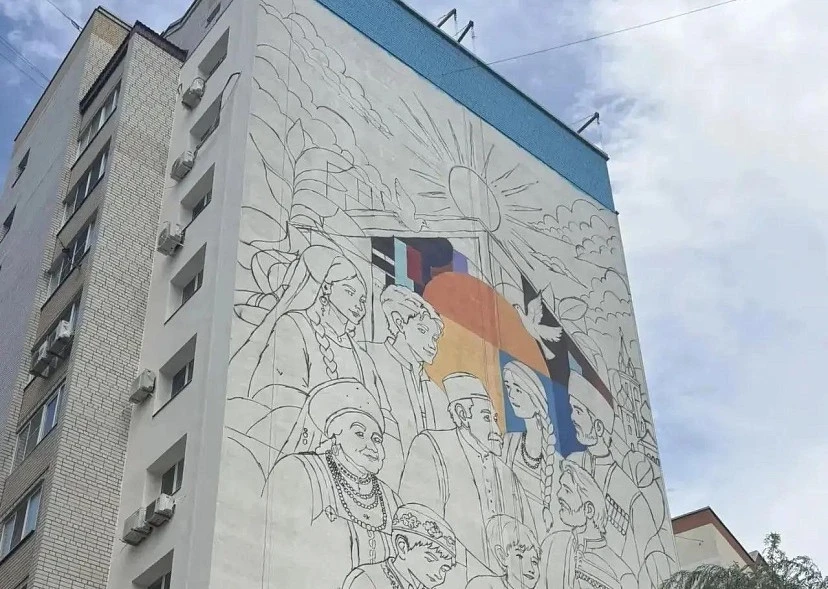 В Энгельсе начали рисовать мурал победителя фестиваля «ФормАРТ»

На десятиэтажке по улице Степной, 5