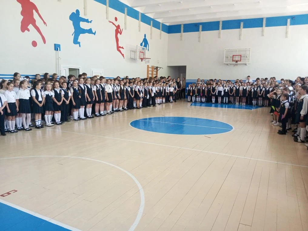 Сегодня в МАОУлицее3 им. М. В. Ломоносова прошла линейка награждения учащихся!